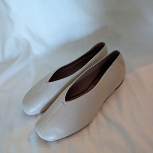 EUC Mansur Gavriel Glove Ballet Flats in Cream Leather Women's Sz 37 Minimalist